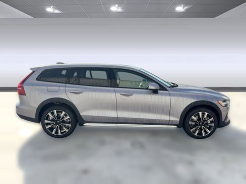 New 2026 Volvo V60 B5 Cross Country Ultra w/ Climate Package image 8