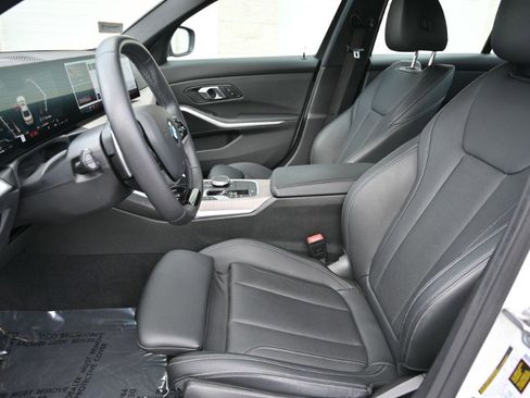 Used 2025 BMW 330i xDrive Sedan AWD/4WD image 17