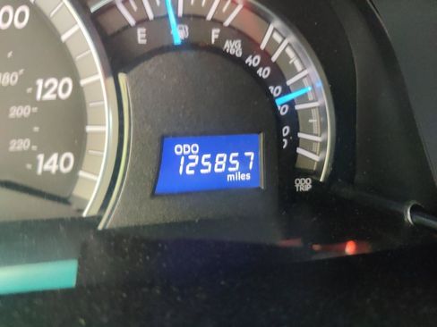 Used 2014 Toyota Camry SE FWD image 9