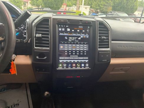 Used 2017 Ford F250 XLT AWD/4WD image 11