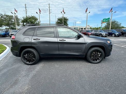 Used 2023 Jeep Cherokee Altitude Lux AWD/4WD image 4