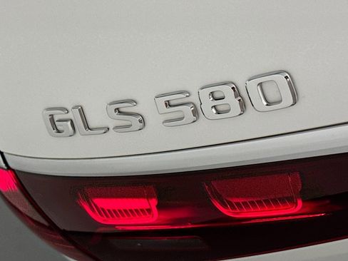 New 2026 Mercedes-Benz GLS 580 4MATIC image 9