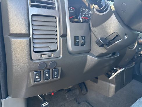 Used 2007 Nissan Titan SE w/ Chrome Pkg W/Pwr Bench image 16