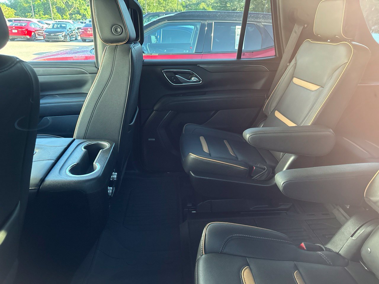Used 2023 GMC Yukon AT4 w/ AT4 Premium Package AWD/4WD image 10