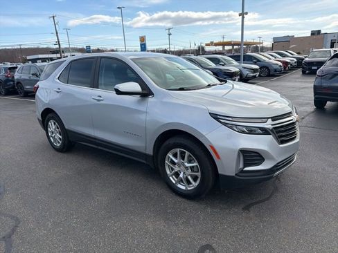 Used 2022 Chevrolet Equinox LT image 1