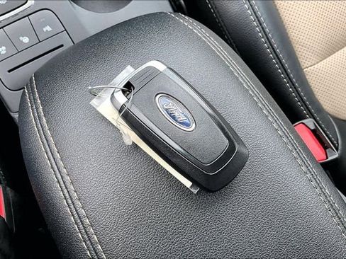 Used 2022 Ford Escape Titanium w/ Titanium Elite Package image 32