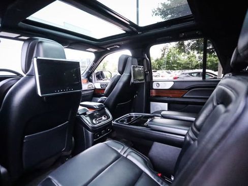 Used 2018 Lincoln Navigator Reserve w/ Technology Package AWD/4WD image 48