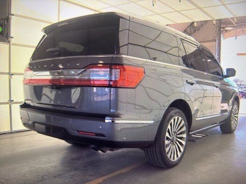 Used 2021 Lincoln Navigator Reserve image 4