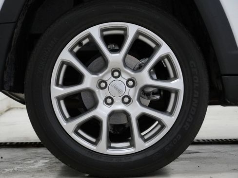 Used 2022 Jeep Compass Latitude w/ Sun and Sound Group AWD/4WD image 10