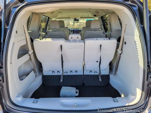 Used 2019 Chrysler Pacifica Touring-L w/ Advanced Safetytec Group image 27