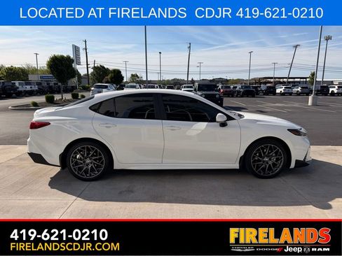 Used 2025 Toyota Camry SE FWD image 11