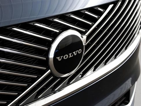 New 2025 Volvo XC90 B6 Core w/ Protection Package image 9