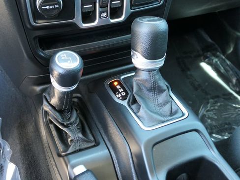 Used 2021 Jeep Wrangler Unlimited Sport AWD/4WD image 22