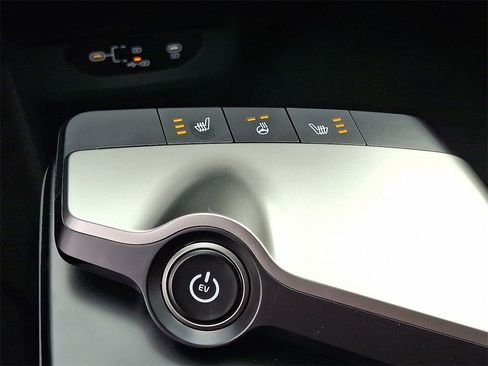 New 2025 Kia EV6 Light w/ Light LR Technology Package image 9