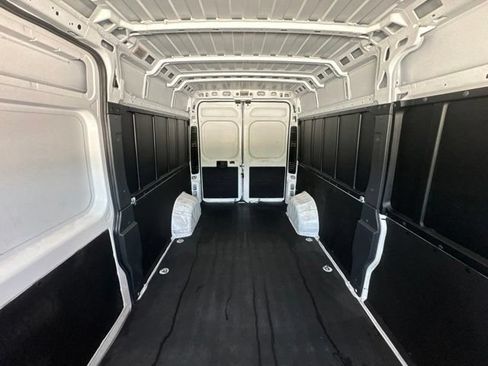 Used 2023 RAM ProMaster 2500 FWD image 9
