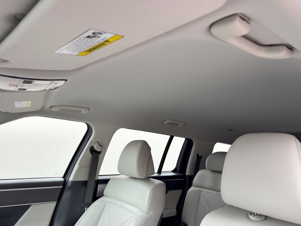Used 2025 Hyundai Santa Fe SEL FWD image 27