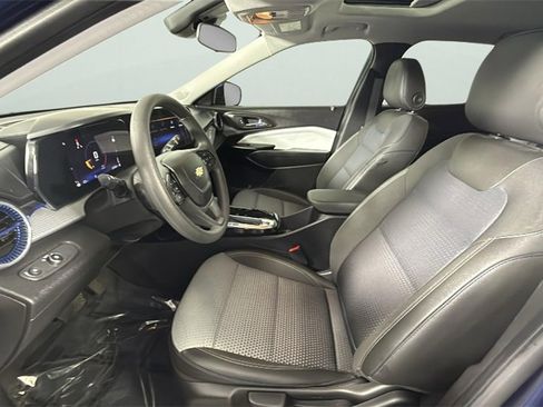 Certified 2024 Chevrolet Trax LT w/ Sunroof Package image 17