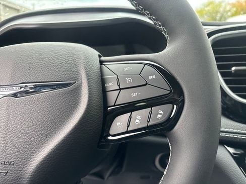 New 2026 Chrysler Pacifica Limited image 22