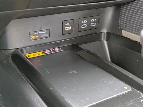 Used 2025 Toyota Camry SE image 23