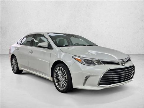 Used 2016 Toyota Avalon Limited w/ Toyota Safety Sense Package FWD image 3