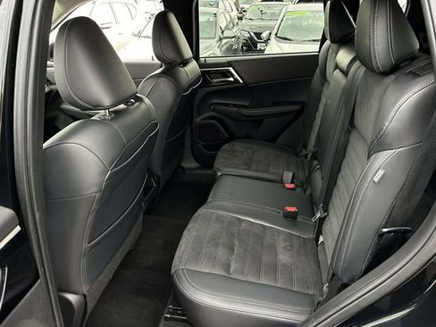 Used 2024 Mitsubishi Outlander SE Black Edition AWD/4WD image 16