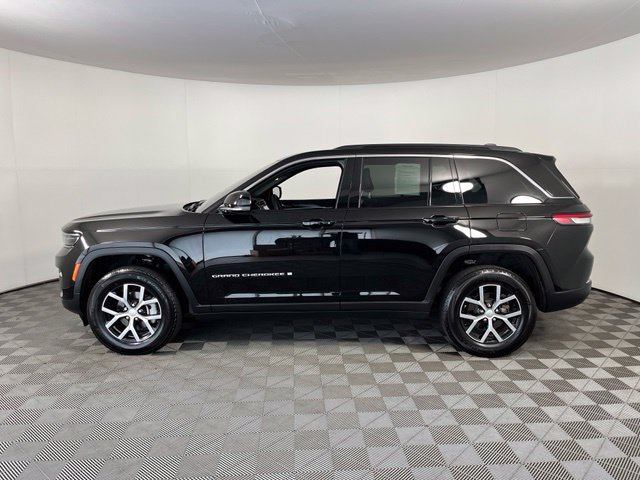 Used 2025 Jeep Grand Cherokee Limited AWD/4WD image 4