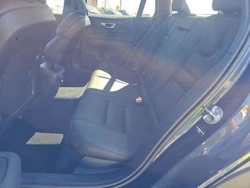 Used 2025 Volvo V60 B5 Cross Country Plus image 7