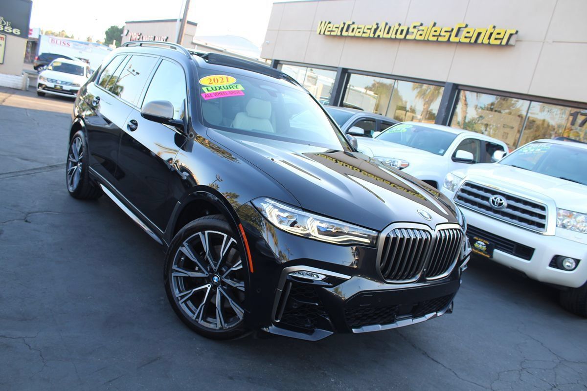 Used 2021 BMW X7 M50i w/ Dynamic Handling Package AWD/4WD image 51