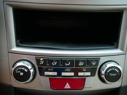Used 2011 Subaru Outback 2.5i AWD/4WD image 23