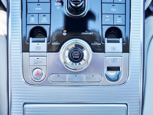 Used 2024 Bentley Flying Spur V8 image 64