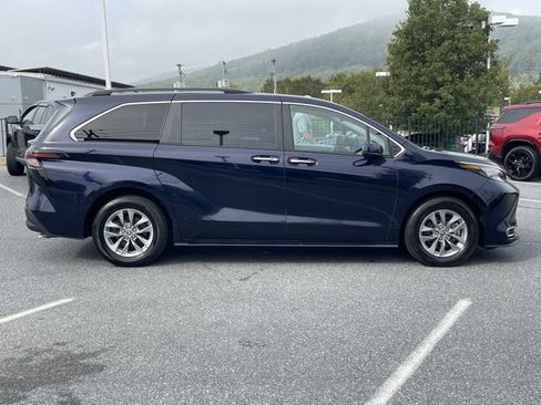 Used 2023 Toyota Sienna XLE image 15