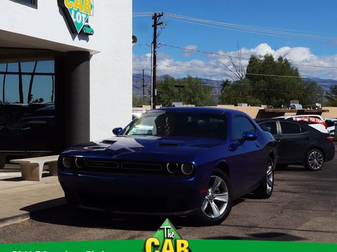 Used 2019 Dodge Challenger SXT RWD image 1