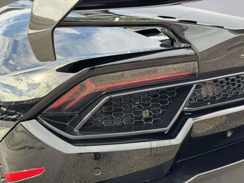 Used 2018 Lamborghini Huracan LP 580-2 RWD image 31