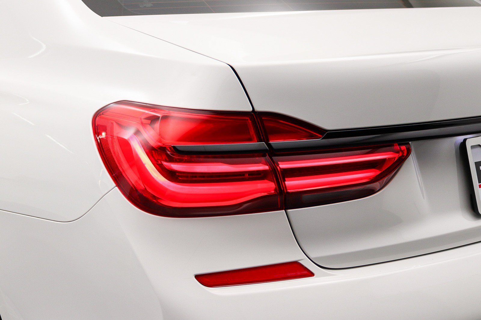 Used 2017 BMW 740i RWD image 11