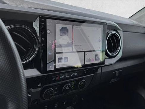 Used 2017 Toyota Tacoma TRD Sport w/ Premium & Technology Package image 13