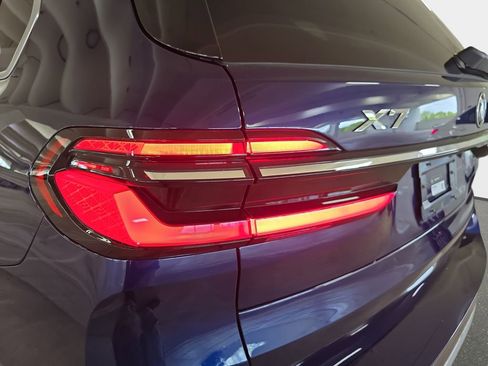 Used 2025 BMW X7 xDrive40i w/ Premium Package image 33