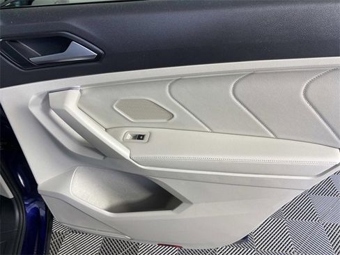 Used 2022 Volkswagen Tiguan SEL R-Line image 26