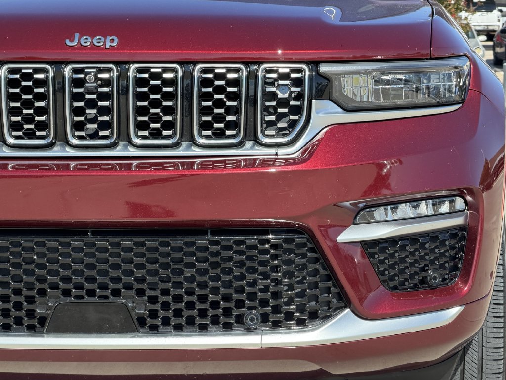 Used 2022 Jeep Grand Cherokee Summit AWD/4WD image 8