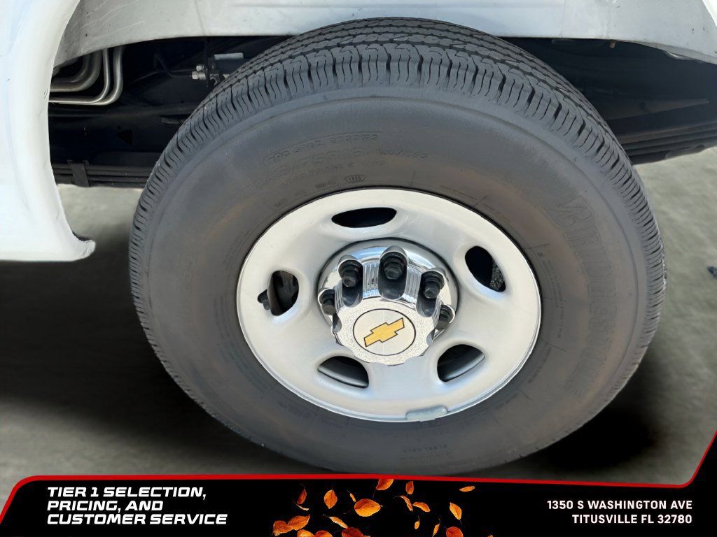 Used 2025 Chevrolet Express 3500 LT w/ LT Preferred Equipment Group RWD image 38