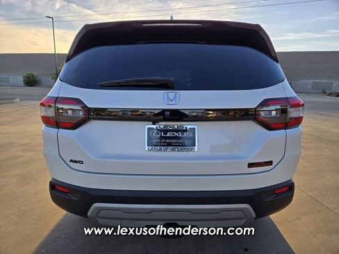 Used 2025 Honda Pilot TrailSport image 5