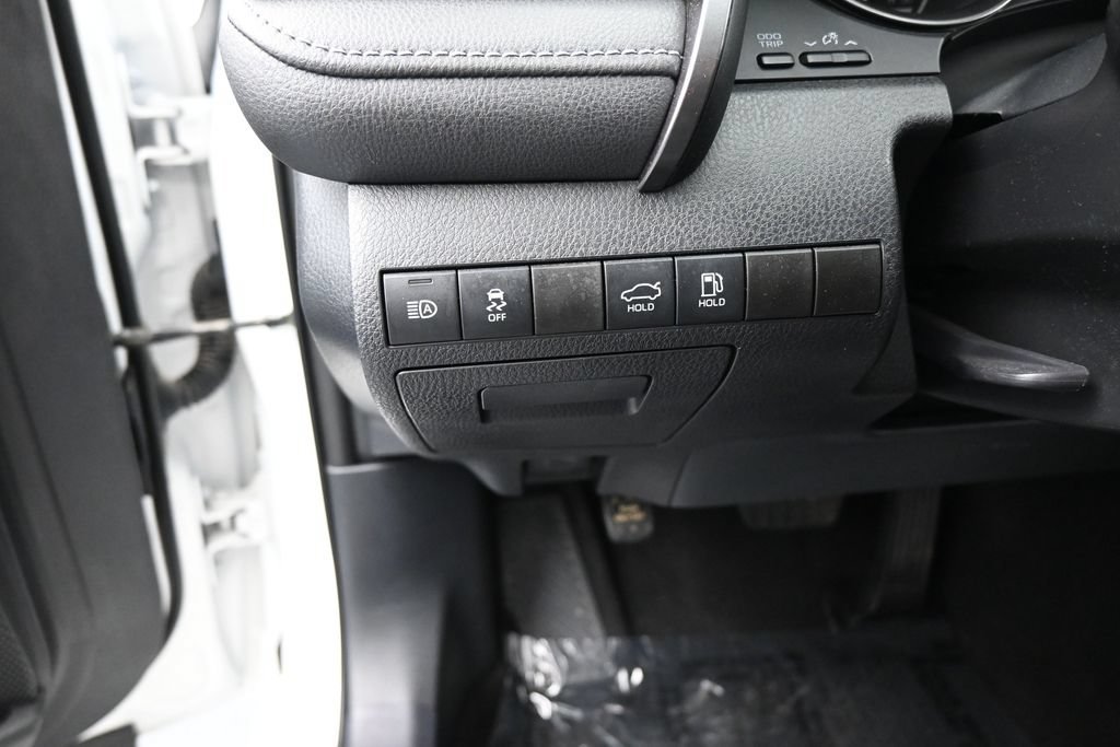 Used 2022 Toyota Camry SE w/ Convenience Package FWD image 12