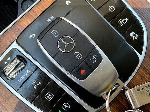 Used 2022 Mercedes-Benz GLC 300 4MATIC w/ Driver Assistance Package image 15