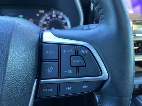 Used 2023 Toyota Highlander XSE image 16