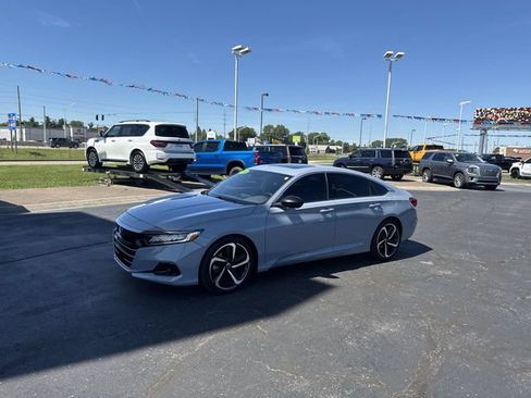 Used 2022 Honda Accord Sport image 2