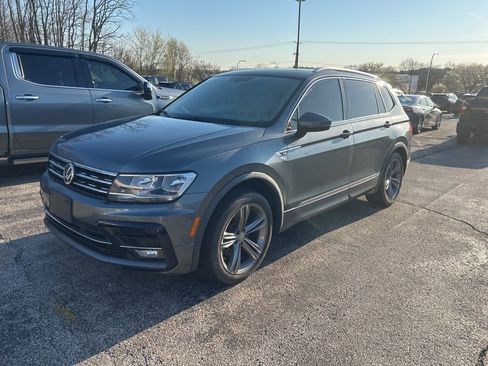 Used 2018 Volkswagen Tiguan SEL w/ R-Line Package image 3