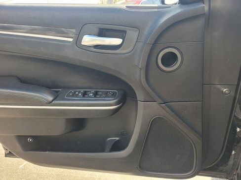 Used 2018 Chrysler 300 Touring image 17