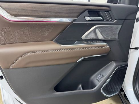 New 2026 GMC Acadia Denali Ultimate w/ LPO, Floor Liner Package image 8