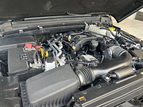 Used 2023 Jeep Gladiator Sport image 13