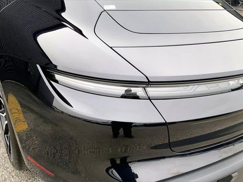 Used 2025 Porsche Taycan image 19