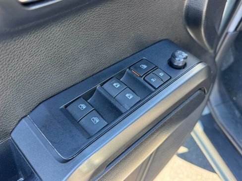 Used 2022 Toyota Tacoma TRD Off-Road w/ Technology Package image 18